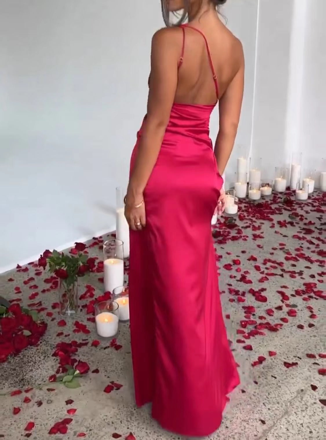 Sexy red ruffled dress with sloping shoulders