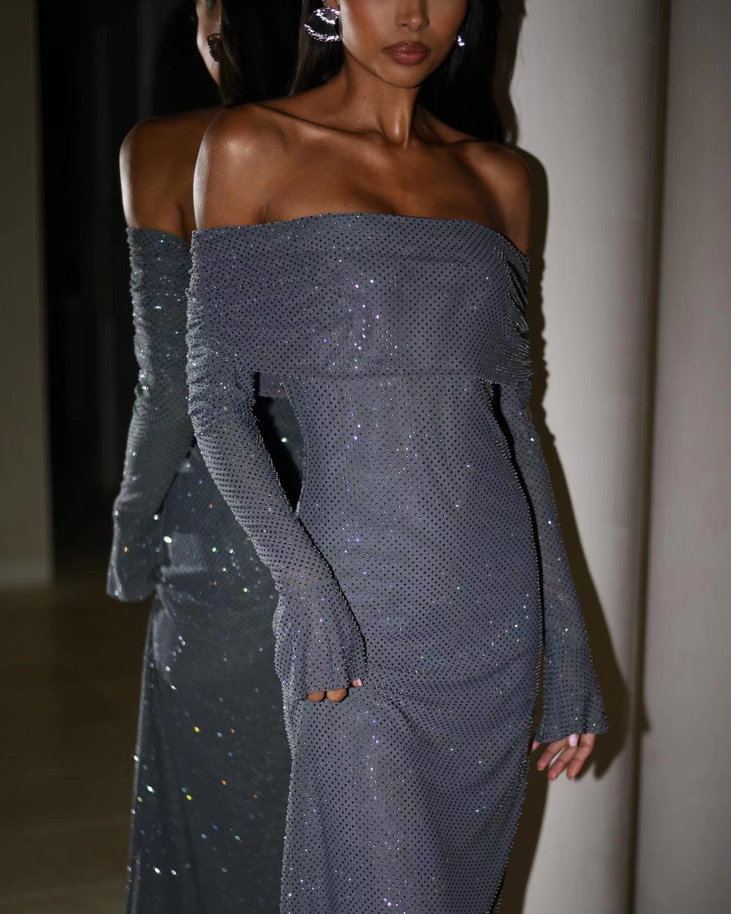 Sexy off-the-shoulder, long-sleeved color-matching dress